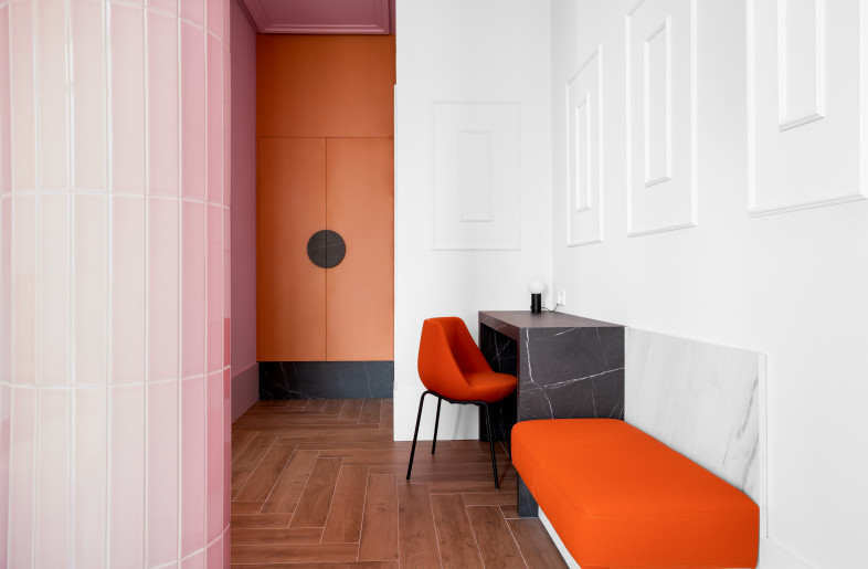 Due to space limitations, we designed a compact but visually light piece of furniture, which combines rest and work areas. - Caulin Photo