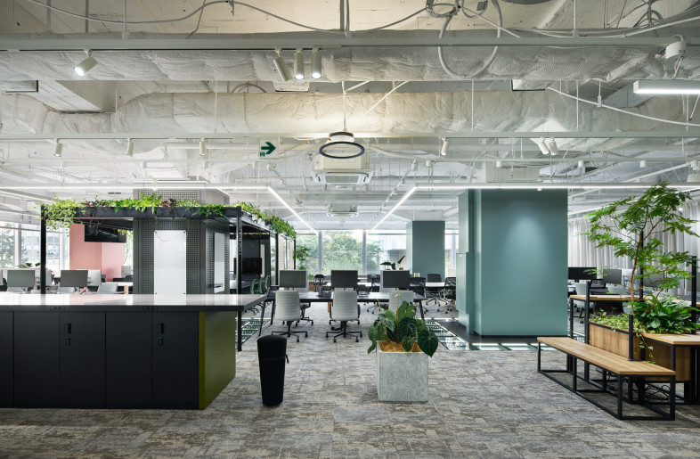 Crossover road, the main path for employees which also connects project spaces, collaboration-oriented workspaces, and other spaces, was planned to provide a chance for workers to meet and collaborate naturally. - WORK SPACE