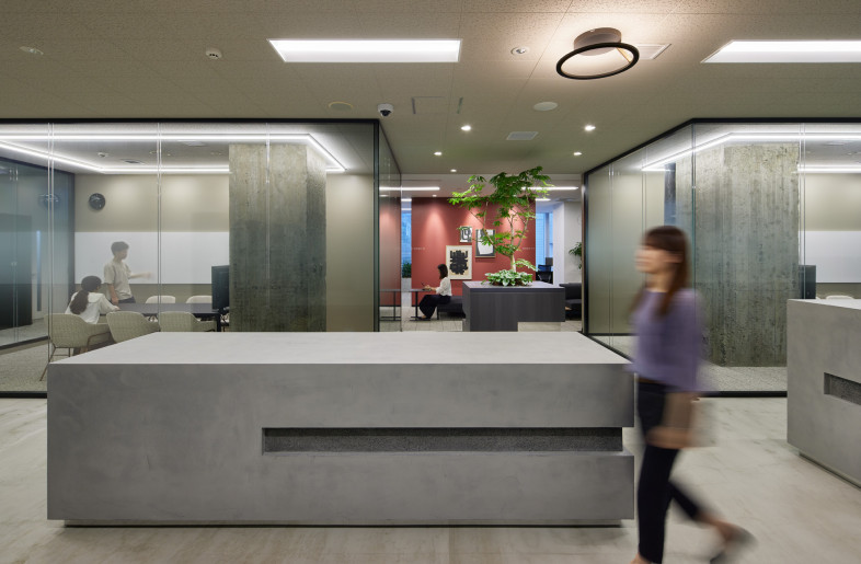Crossover road, the main path for employees which also connects project spaces, collaboration-oriented workspaces, and other spaces, was planned to provide a chance for workers to meet and collaborate naturally. - WORK SPACE
