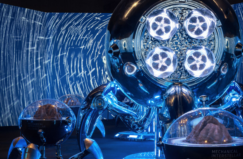 Star Link -Future Voice：Mechanical Interstellar Alliance creates a hyperspace scene through the secondary creation of Gravastar, incorporating flashing mechanical flowers and changing light and shadow pictures. - Zhaoliang Qin