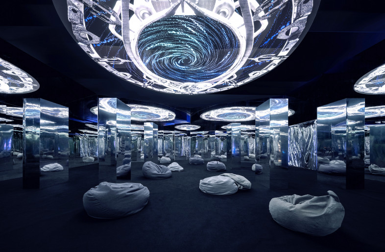 Cosmic Dome：The real "eye of the universe" watches the universe changing and changing rapidly. The use of super reflector surface cylinder, so that the space is infinitely expanded. - Zhaoliang Qin