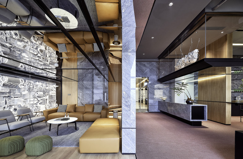 The mezzanine in the space has two areas: Conference and exhibition. We give the installation art works in the exhibition area a high contrast lighting form, and the conference room emphasizes desktop lighting. - Zhang Xi