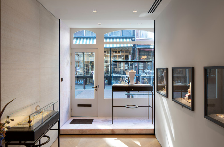 The design of the front room of the boutique offers a calm and inviting setting - Jordi Huisman
