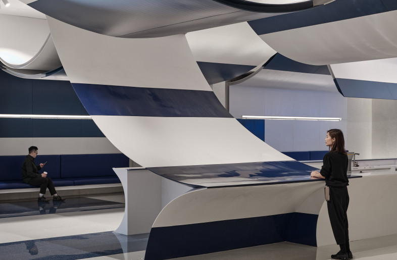 Curve shape connect the ceiling and the ground - Jonathan Leijonhufvud Architectural Photography
