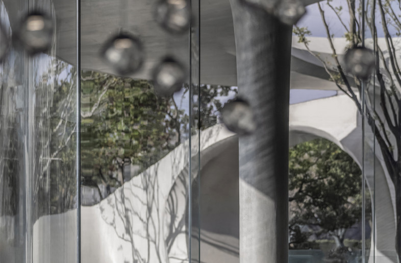 Column & Outdoor View - Cheng Chung Design