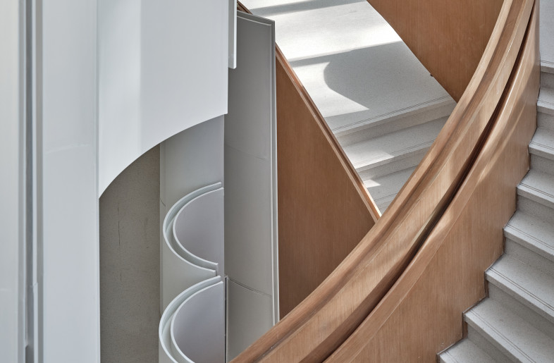 arc-shaped staircase added consistency of the space. - Jonathan Leijonhufvud Architectural Photography