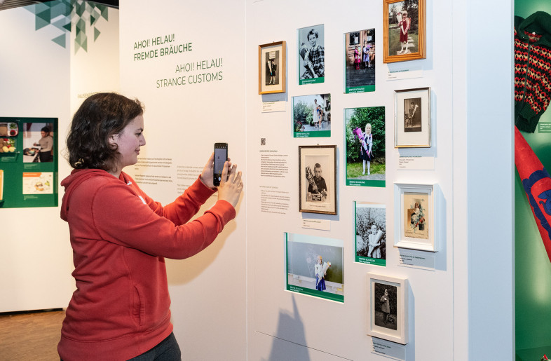 Interactive picture frame, visitors can upload their own photo, topic: 1st day of school - Klaus Luginsland, TECHNOSEUM