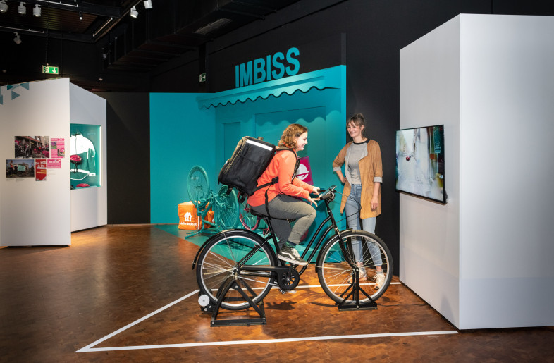 Interactive station where visitors can become a bike courier - Klaus Luginsland, TECHNOSEUM