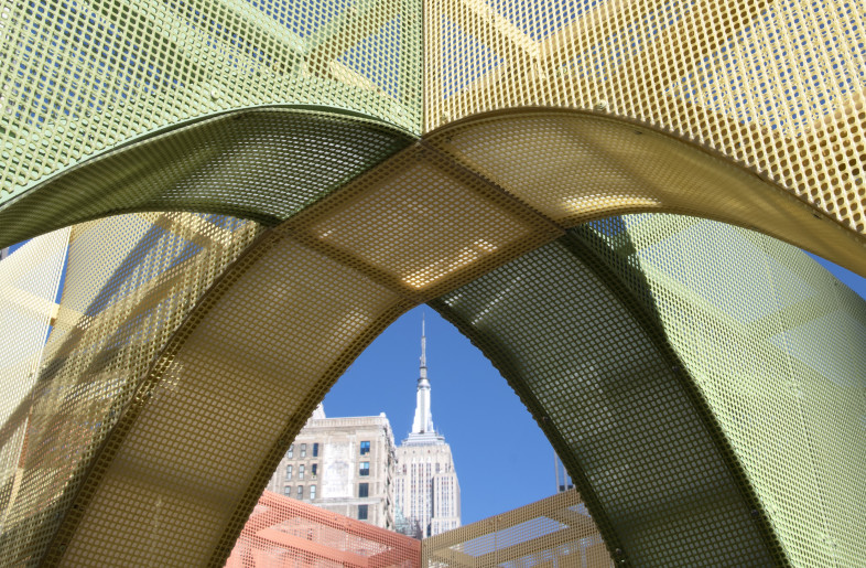 The Empire State Building through Interwoven’s interlocking parabolas. - Martin Seck and Flatiron/23rd Street Partnership