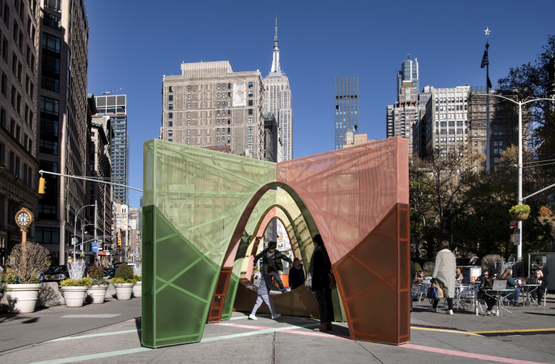 When two people cross matching arches, synchronized lights and melodious sounds are activated, inviting visitors to join in a playful shared experience. - Martin Seck and Flatiron/23rd Street Partnership