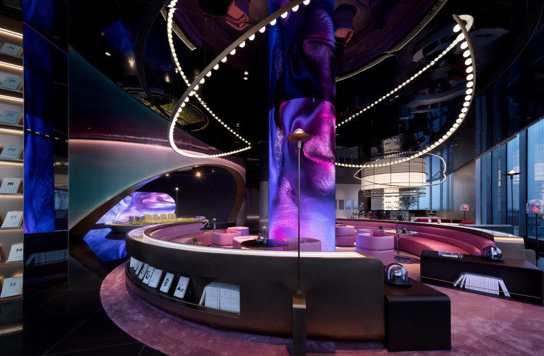 The semi-wrapped seating layout clearly delineates an independent and open book bar area. - Shi Xiang Wan He