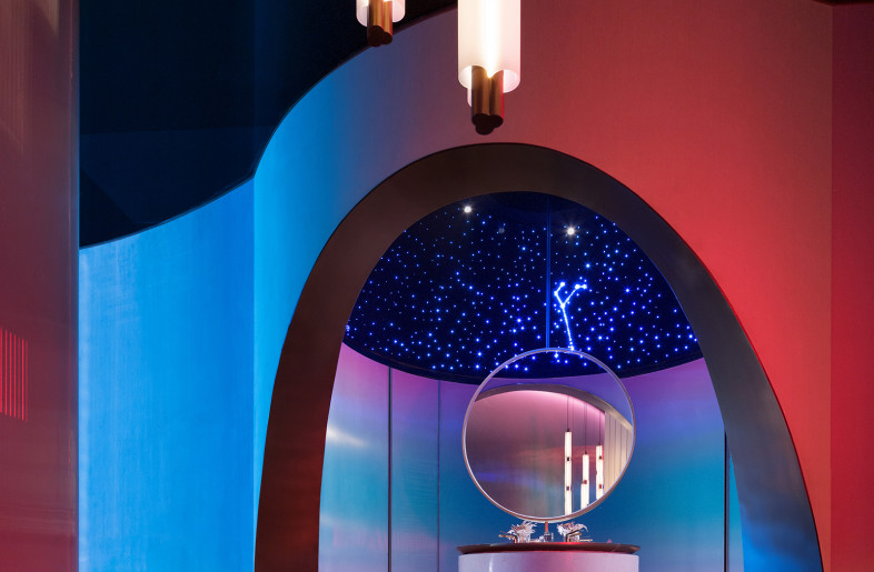 The round basin and double-sided mirror complement each other, releasing more public space, which is both independent and intermingled with the space. - Shi Xiang Wan He