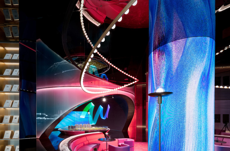 The cylindrical multimedia wall gives the space soft lighting while echoing with the soft furnishings, making the whole simple yet modern and futuristic. - Shi Xiang Wan He