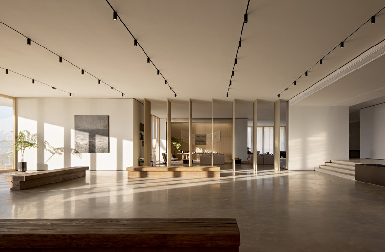 The monolithic block structure leaves precise gaps to allow the space to maintain the division of upper and lower exchanges and surrounding circulation. - Shi Xiang Wan He