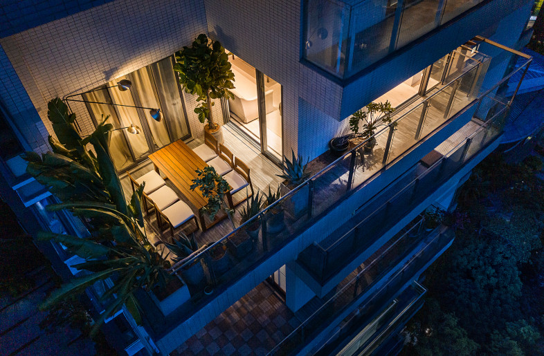 Balcony - Shi Xiang Wan He