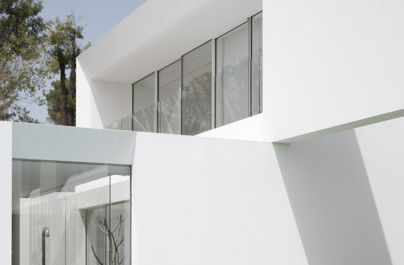 A view at the encounter between the 2 main masses of the house - Amit Geron