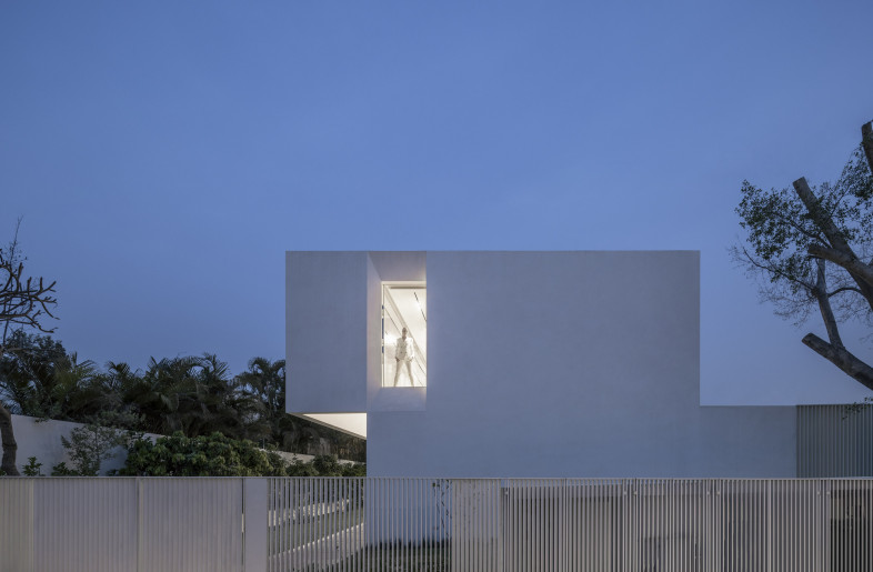 A night view from the street to the front façade - Amit Geron