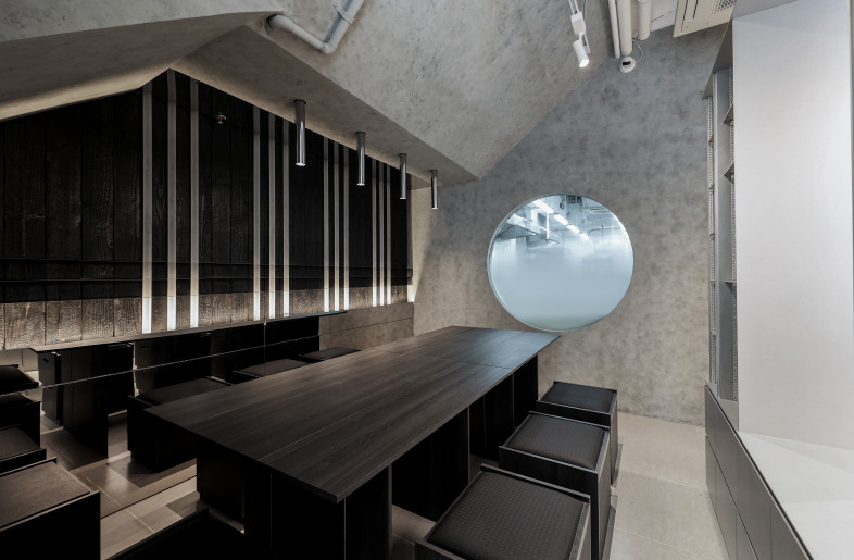 Foldable furniture transform the lounge into a workshop - Timmy Lo