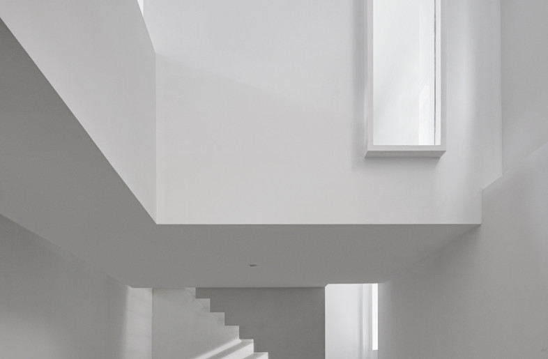 Stairs at the end of Cortile leads to second floor - Zhang Jianing, Hanmo Visual Studio