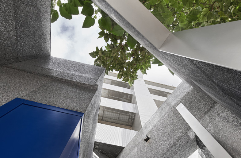 Upward View of the Musuem Facade - Zhang Jianing, Hanmo Visual Studio
