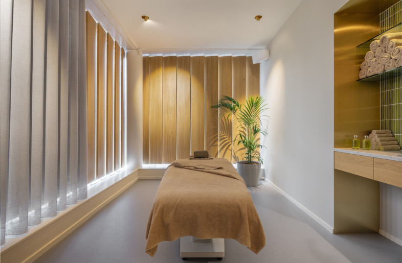 treatment room - Wouter Van Der Sar