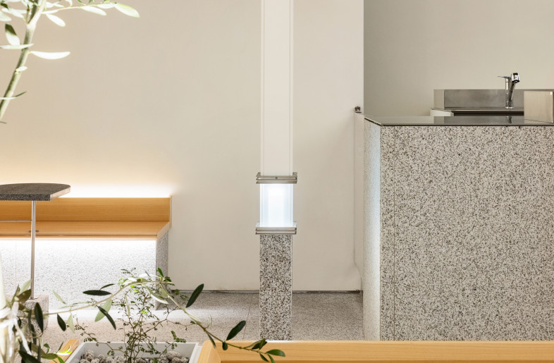 Conceptual pillar - CREAM CHIC