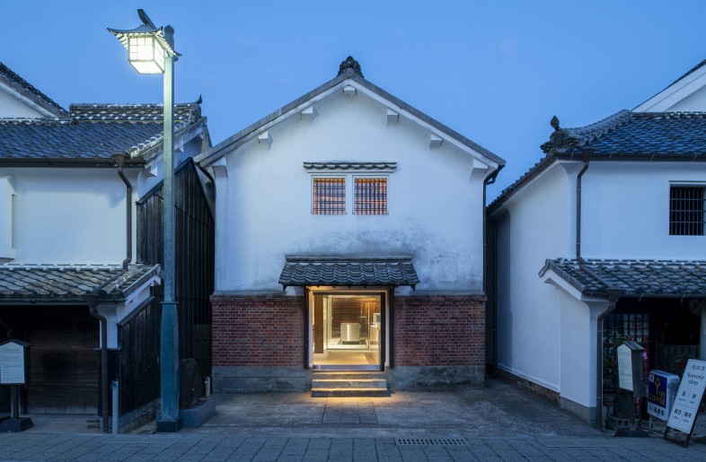 Main view of the exterior. The challenge was how to blend the old and the new while maintaining the appearance of the warehouse, which is also listed as an important cultural asset. - Hiroshi Mizusaki