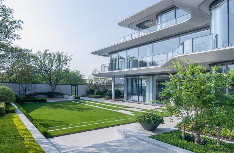 courtyard wraps around the building - Wu Qing Shan