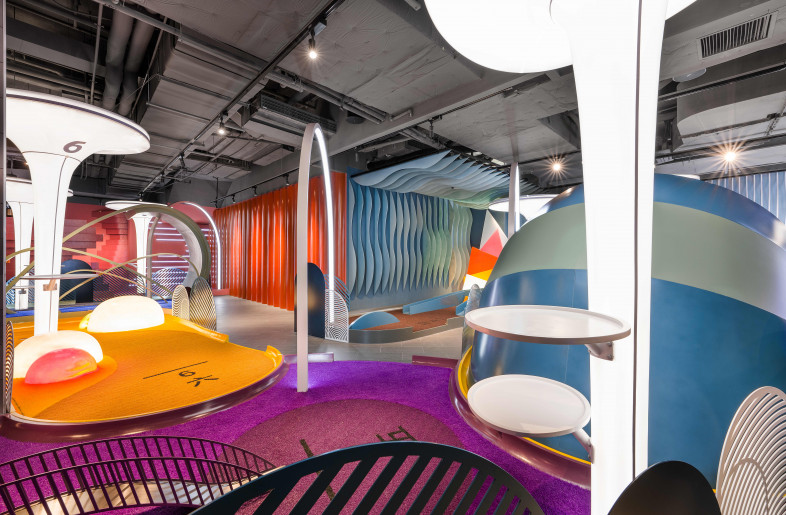 Nine hole mini-golf course at Lounge by Topgolf - Topgolf