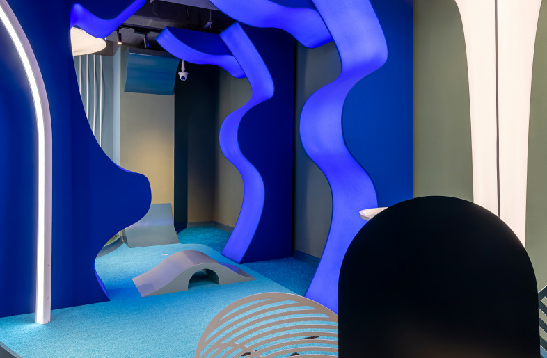 Hole 1 – Mini-golf Course - Topgolf