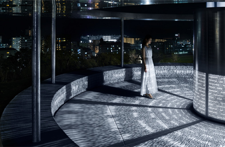 At night, it is filled with small circles of light, filled with people's wishes for peace, which harmonize with the light particles of the houses visible from the hill. - Nacasa ＆ Partners Inc. | Akira Arai