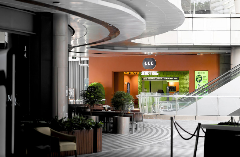 The project site is located at the street-level store on the first floor of One Avenue in Shenzhen, China. Here we built a ‘fantasy forest’ in the city. - The store facade on-site