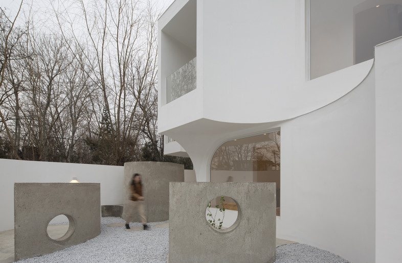 The half-enclosed yard - Atelier d'More