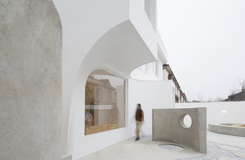The courtyards and architectural fragments - Atelier d'More