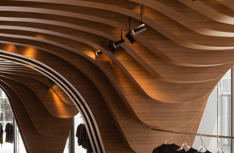 By designing a hanger with stainless steel string, the garment has become the fruit of this fashionable tree. - Biao Mu