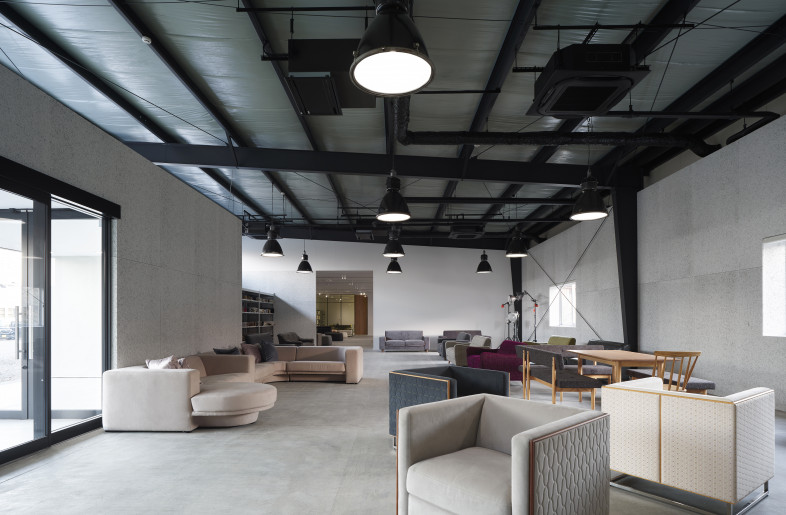 factory outlet space - Ikunori Yamamoto