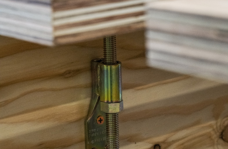 Since the material is mainly used to make structural members of buildings, we used hardware for conventional construction methods for wooden houses to fasten joints. - Kenta Hasegawa
