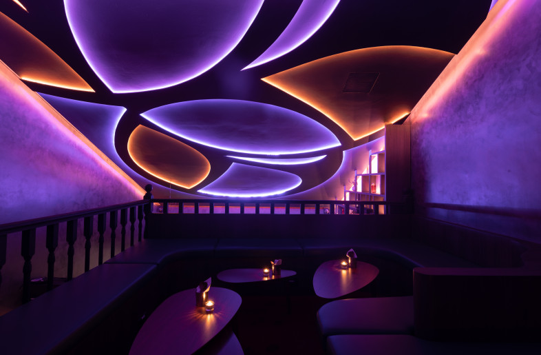 The dynamic light allows patrons to participate with the space as it moves from day to night, resulting in a dining experience unique to its time and place. - Finbarr Fallon