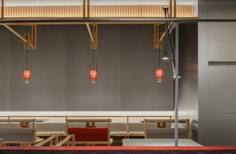 Dining area under the eaves as seen from the passage - yuuuunstudio