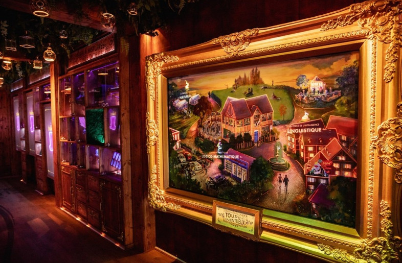 baroque frames in the Klub with video mapping - neodigital