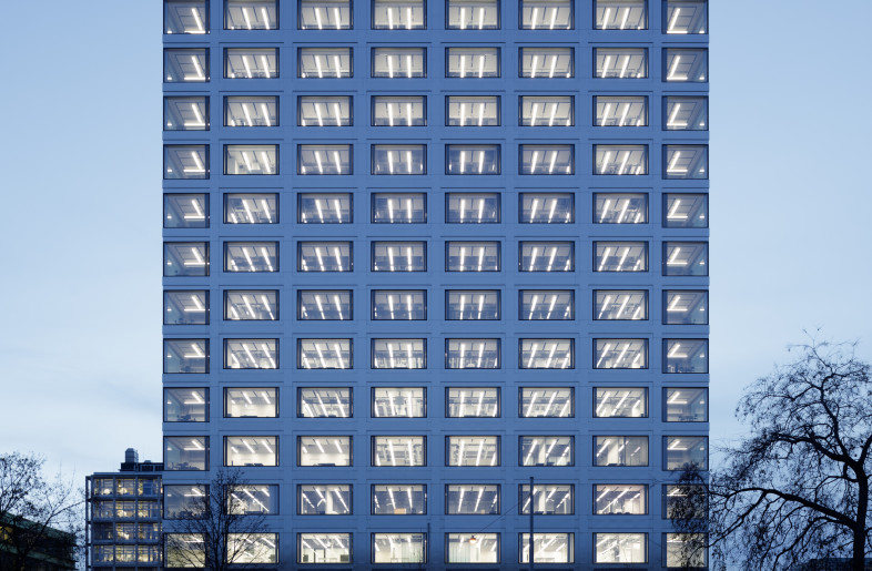 In the area close to the facade, linear profile lights are also an essential part of the building‘s nighttime appearance and allow the conspicuous structure to shine from the inside. - Daisuke Hirabayashi