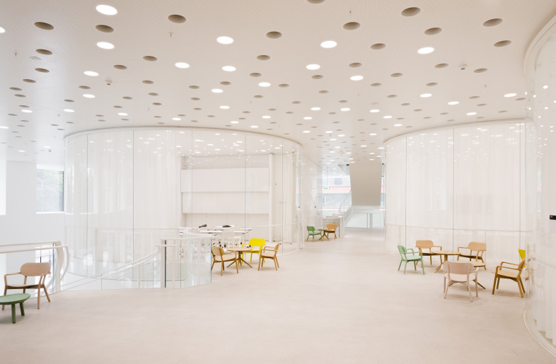 The hall was designed as a publicly accessible space; a spacious and light-flooded arrival and meeting hall with a direct connection to the exterior. - Daisuke Hirabayashi