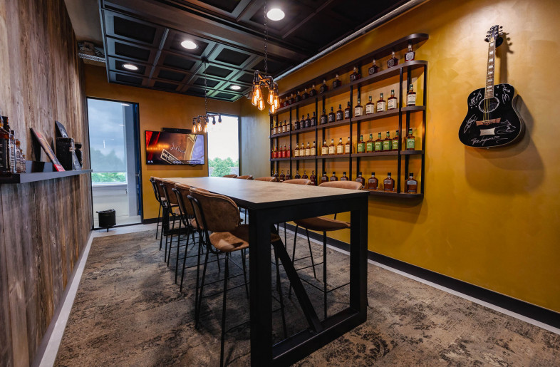 Meetingroom Maple Filtrate - Laura Smithjes