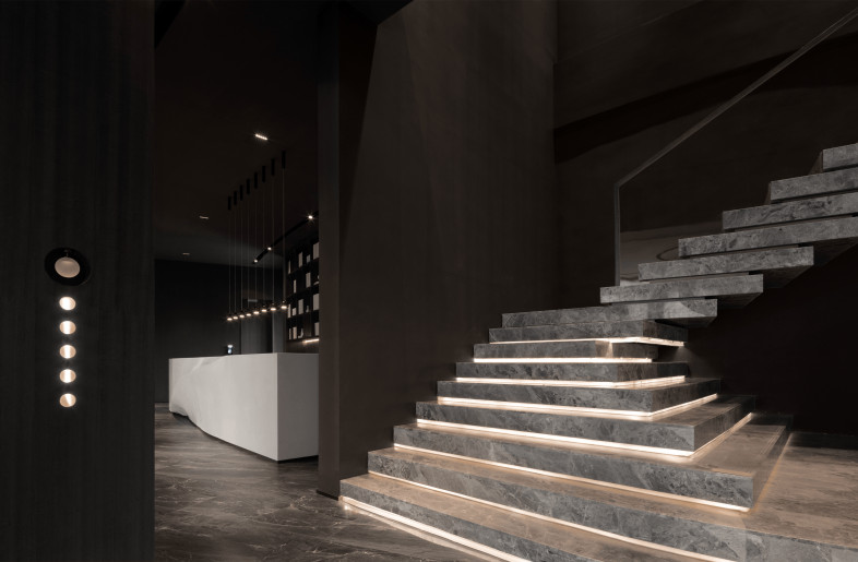 Grey shadow stones stack out of the hierarchical aesthetic sense, and with red ochre color to form a bright visual experience - Qiwen Photography