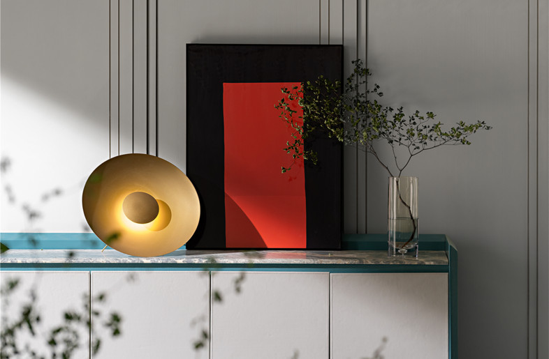 Champagne gold lamps and color block art paintings embellish the space with the beauty of light luxury - Bemo Studio·Yanming