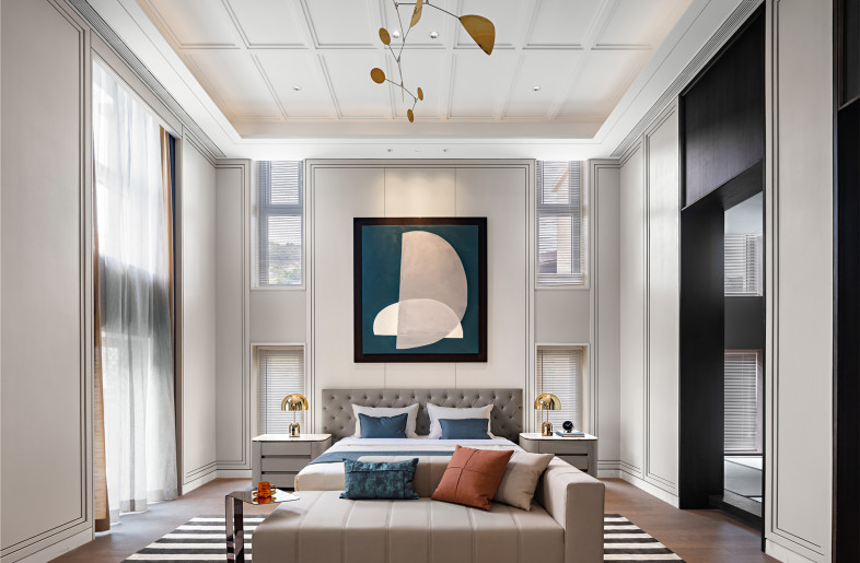 Beauty not only emphasizes exterior but more intrinsic quality and details, such as French window, import leather and champagne gold. Through simple and pure texture interweaving, it builds eased and comfortable space experience for dweller - Bemo Studio·Yanming