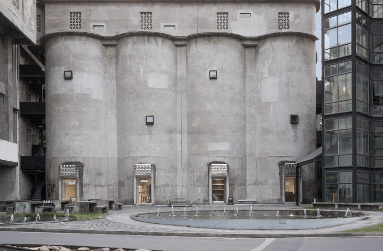 The Shuangliu cement plant where the case is located in Zhuantang Town, Xihu District in Hangzhou. In the 1970s, it was the most important building materials Industrial Zone in the suburbs of Hangzhou. - exterior view of the building
