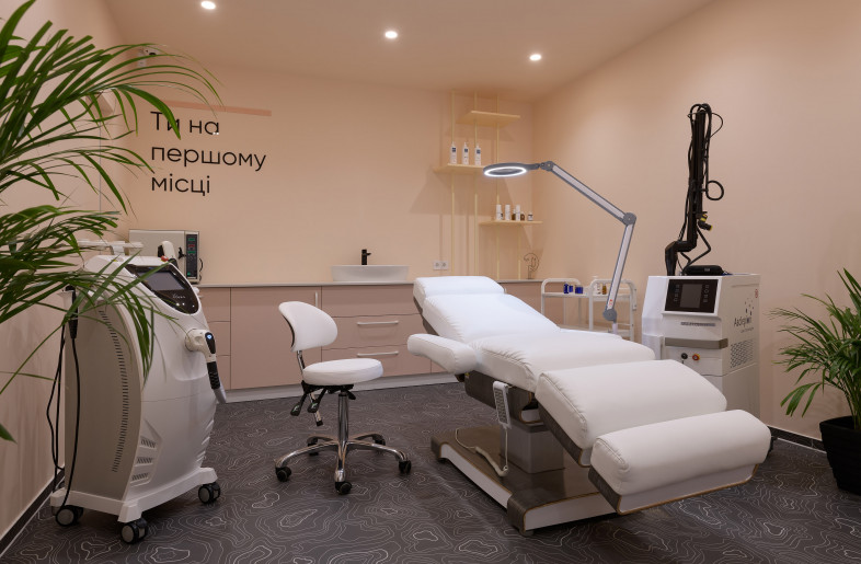 All professional cosmetology and medical equipment for the centers were brought from the USA and Germany. - Sergey Savchenko / @sergeysavchenkophoto