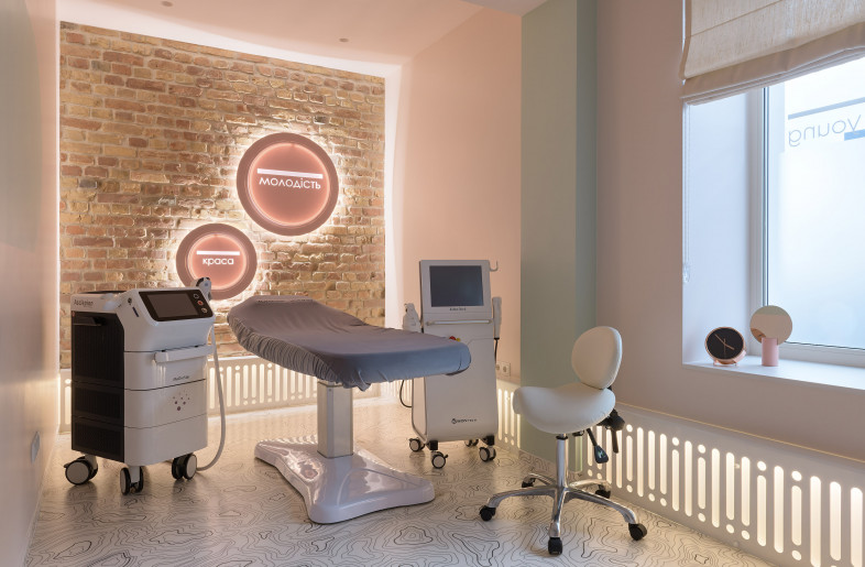 All professional cosmetology and medical equipment for the centers were brought from the USA and Germany. - Sergey Savchenko / @sergeysavchenkophoto