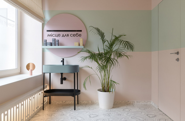 Design pieces featured in the images: pendant light Pikart, wall tiles by PORCELANOSA, sink by PAA. - Sergey Savchenko / @sergeysavchenkophoto